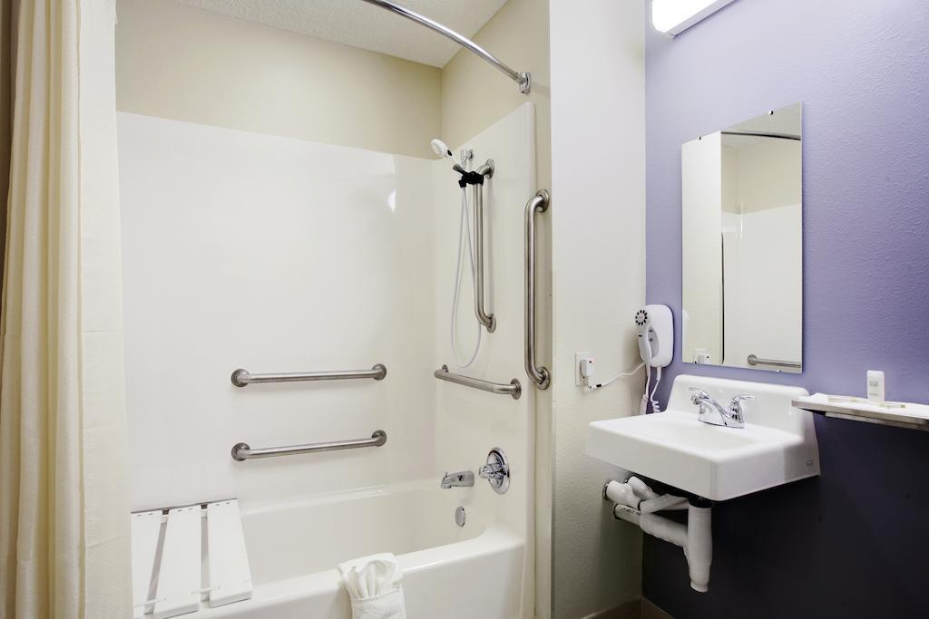 Microtel Inn & Suites Bath Quarto foto